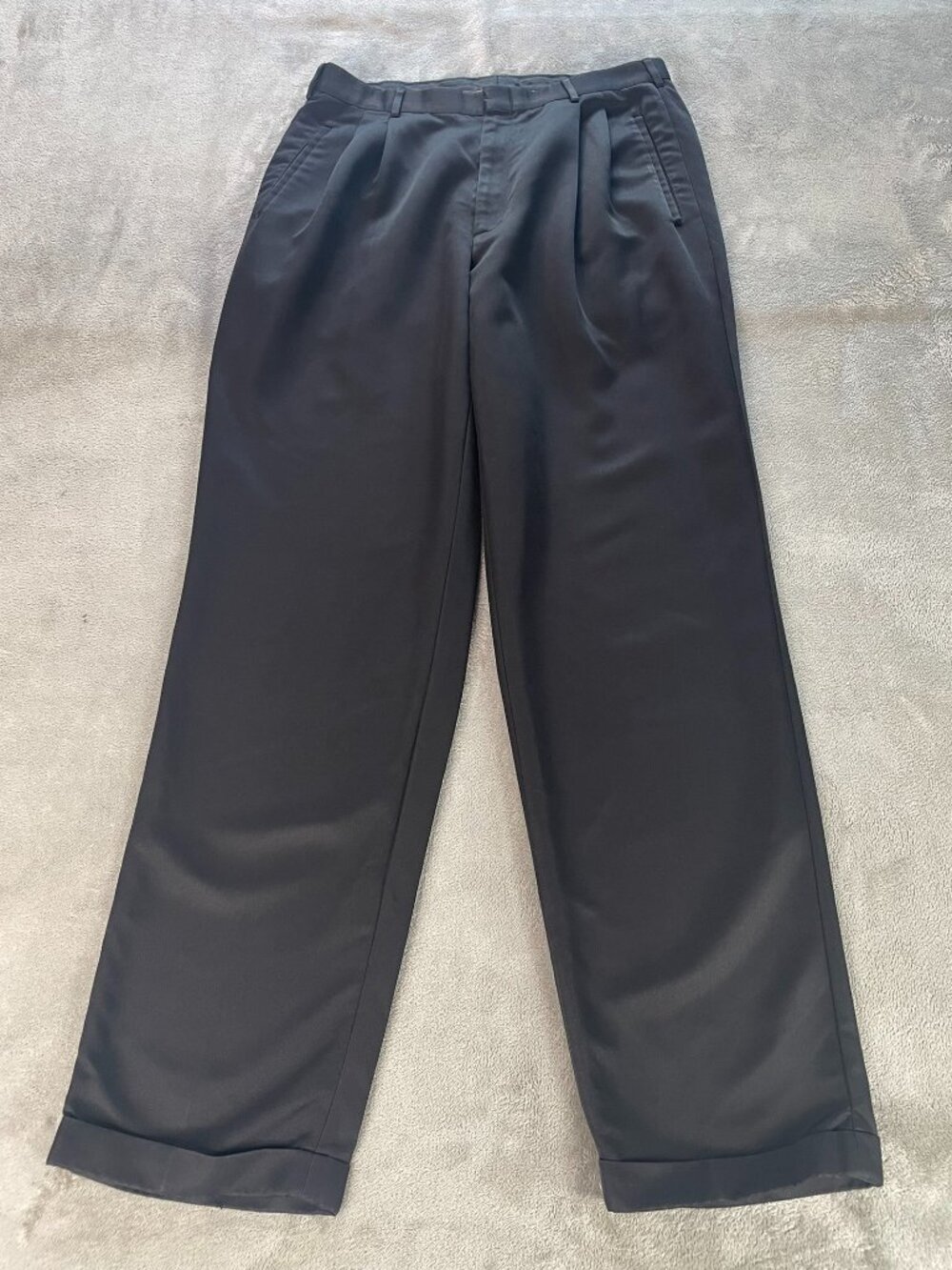 Roundtree & Yorke Men's 33/34 Black Pleated Cuffed Dress Pants Easy Care